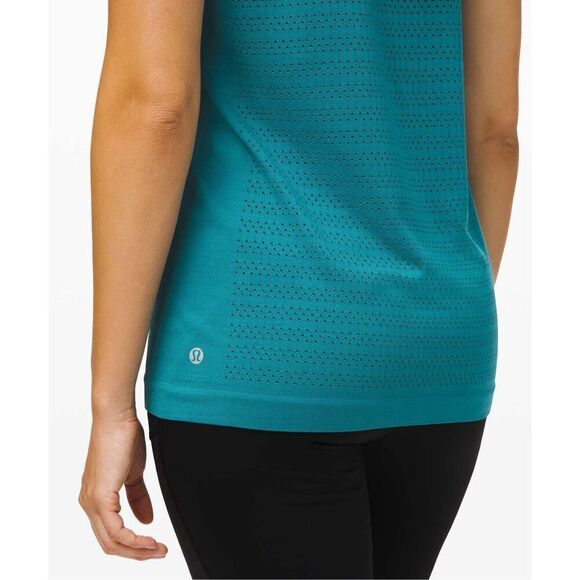 Lululemon Breeze By Short Sleeve Squad in Ice Cave - Picture 3 of 7